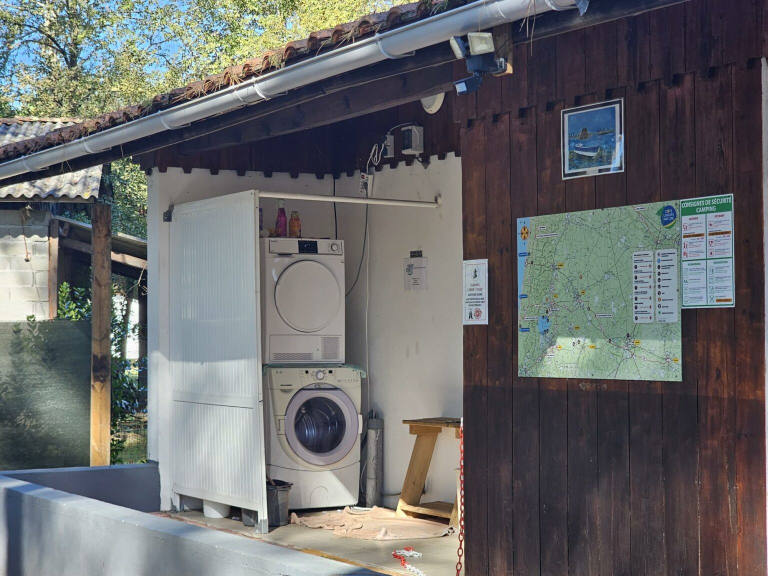 Espace laverie au Camping Le Gaoucher